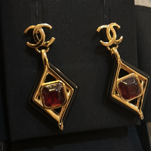 CHANEL 2023 SS Earrings (AB9793 B09819 NL654) - Picture 3 of 12